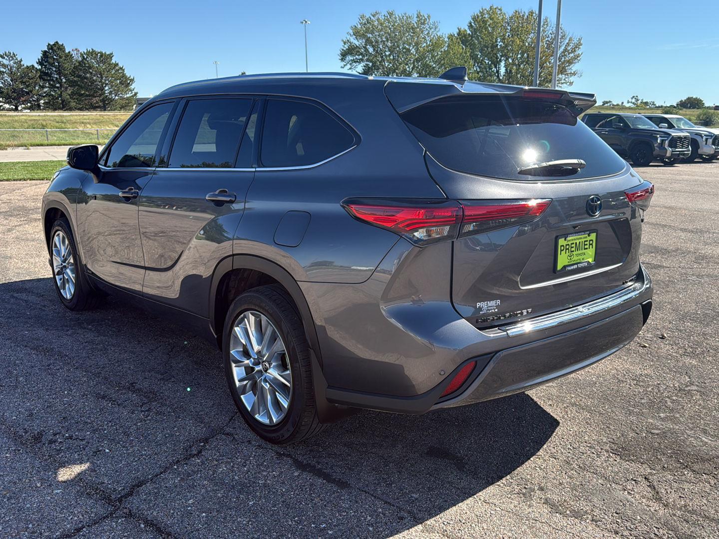 Used 2021 Toyota Highlander SUV