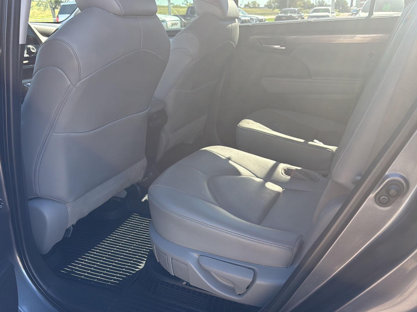 Used 2021 Toyota Highlander SUV