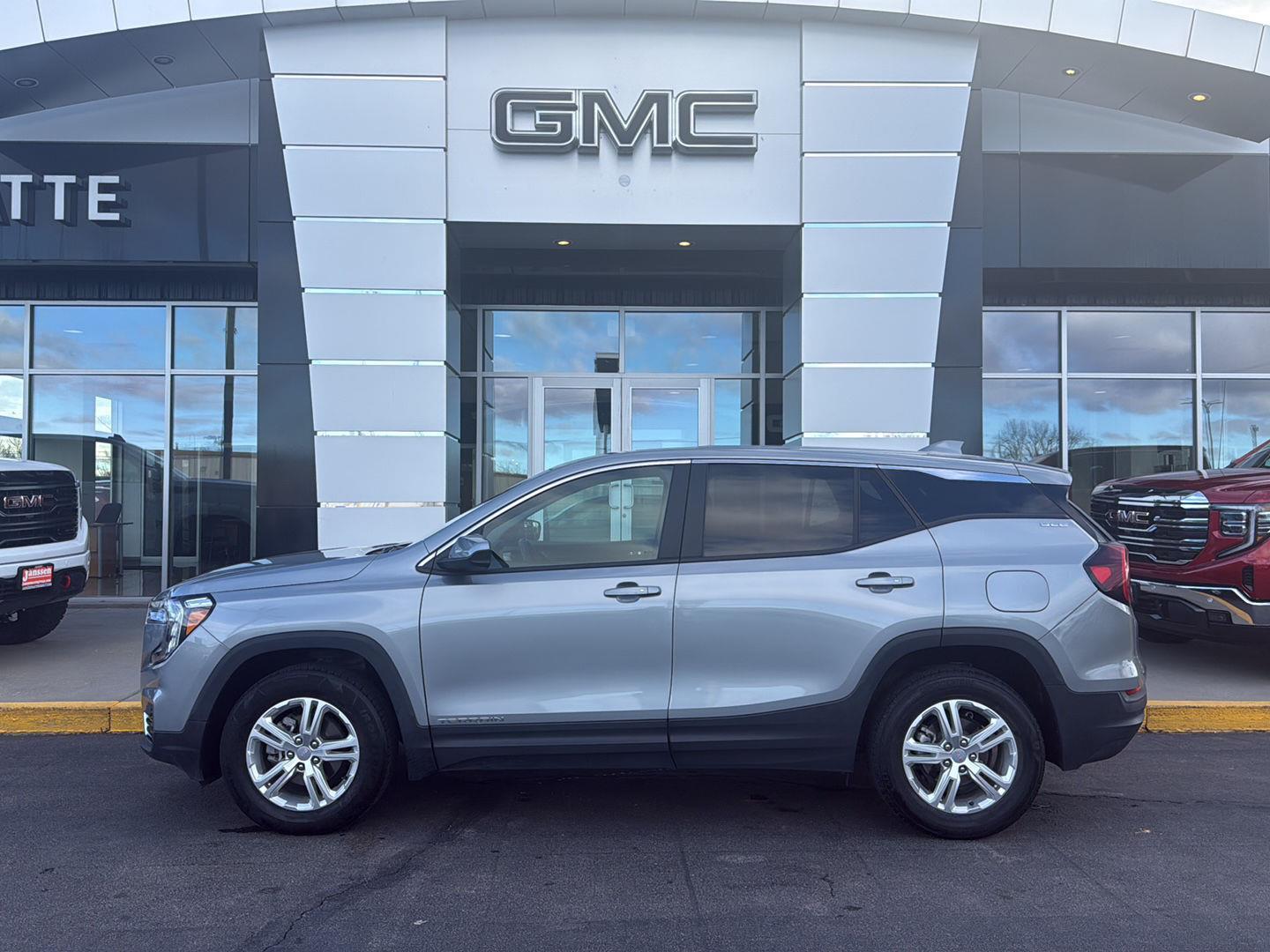  2024 GMC Terrain SLE AWD   