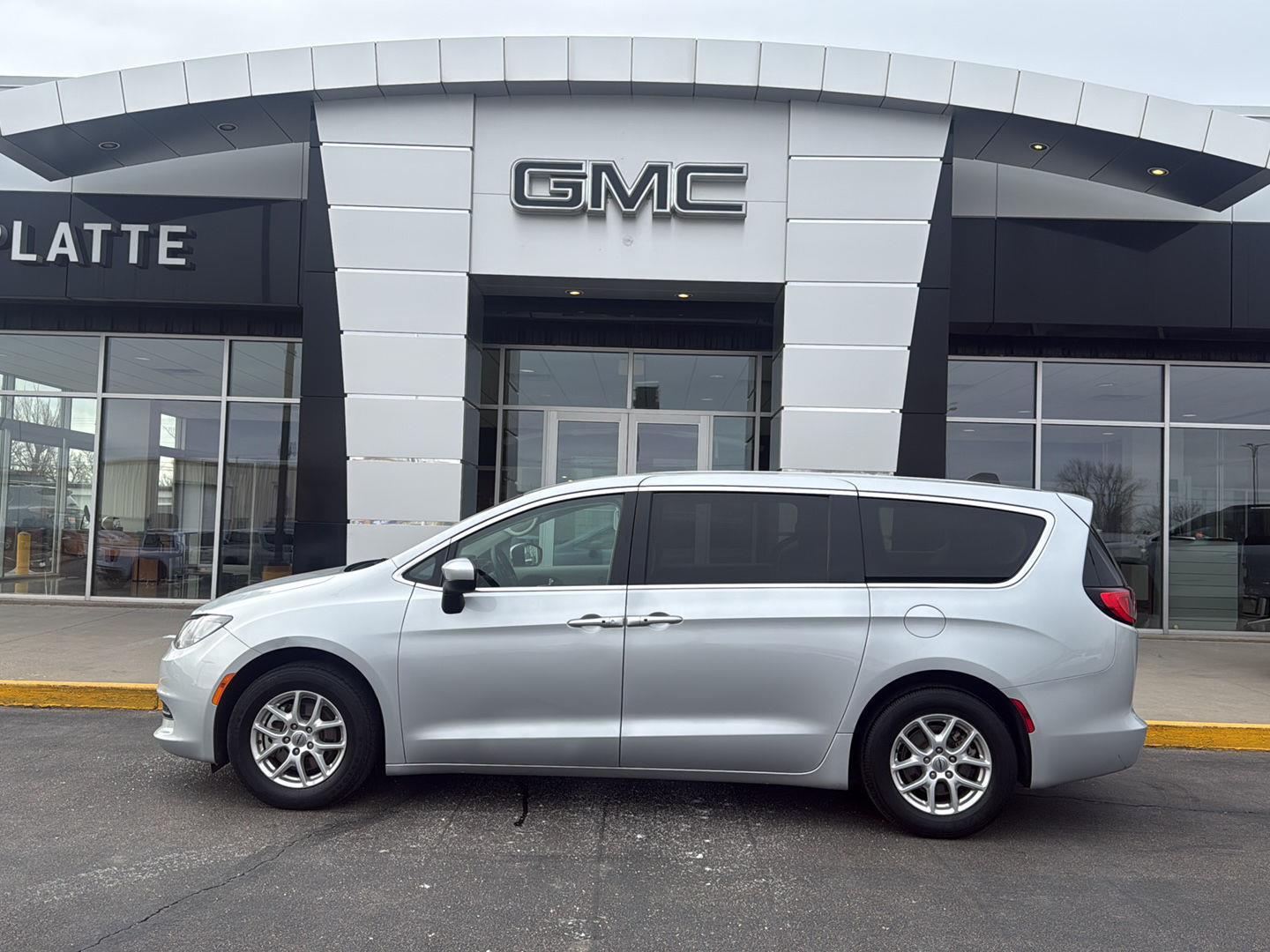 Silver Mist Clearcoat 2023 Chrysler Voyager LX FWD Minivan Front-Wheel Drive 9-Speed Automatic