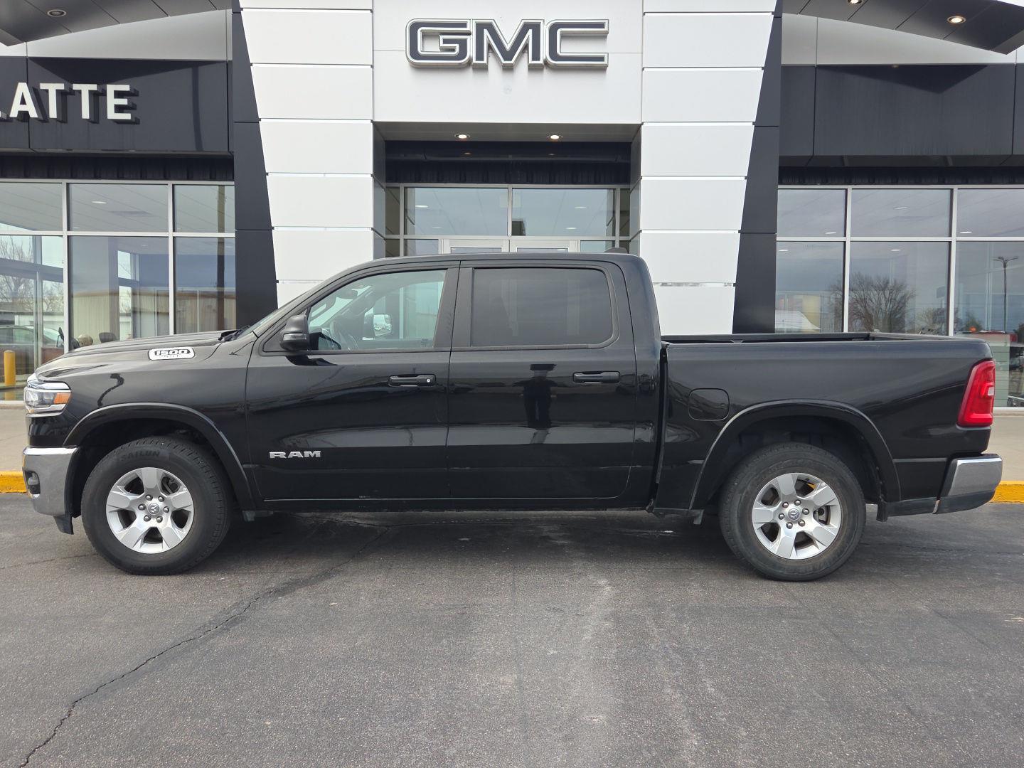 Diamond Black Crystal Pearlcoat 2025 RAM 1500 Pickup Truck Four-Wheel Drive 8-Speed Automatic