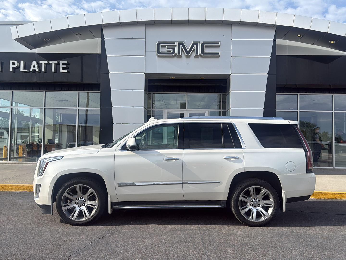 White Diamond Tricoat 2015 Cadillac Escalade Luxury 4WD SUV / Crossover Four-Wheel Drive 8-Speed Automatic