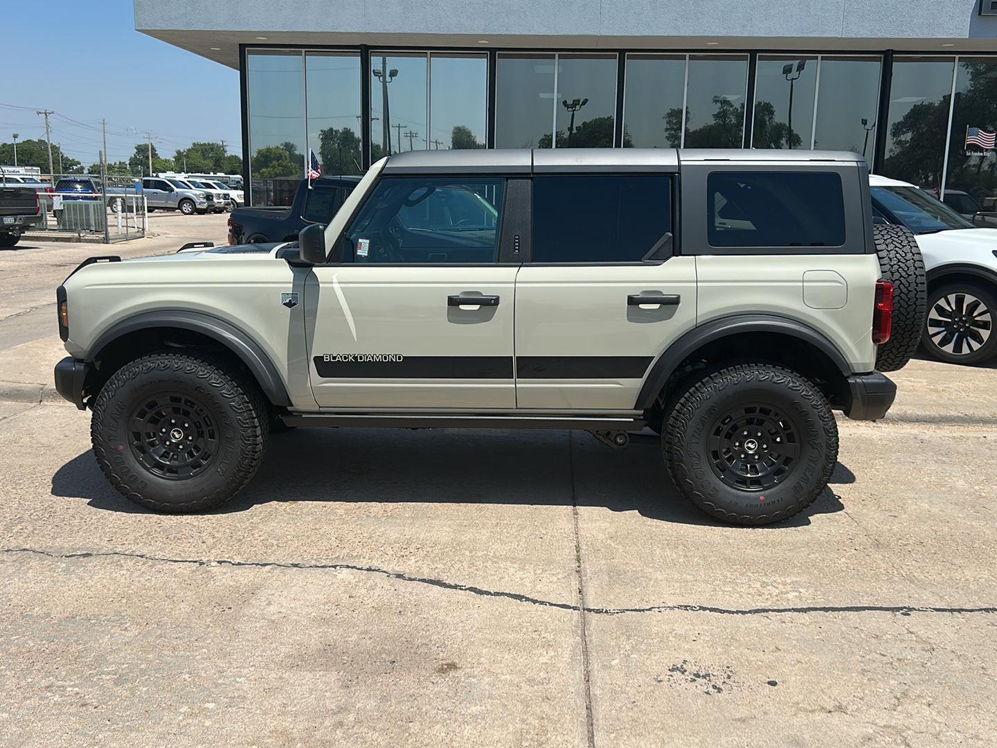 Desert Sand 2026 Ford Bronco SUV / Crossover Four-Wheel Drive 7-Speed Manual