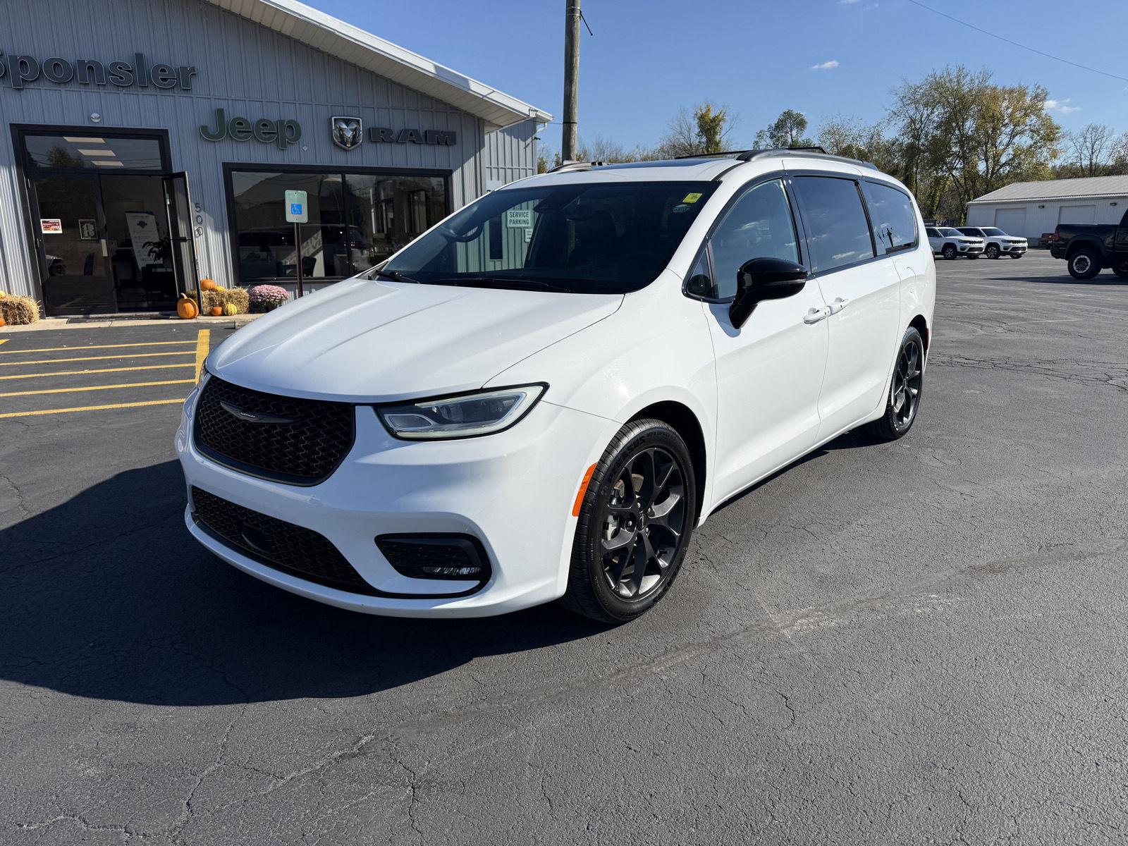 2025 Chrysler Pacifica Limited FWD