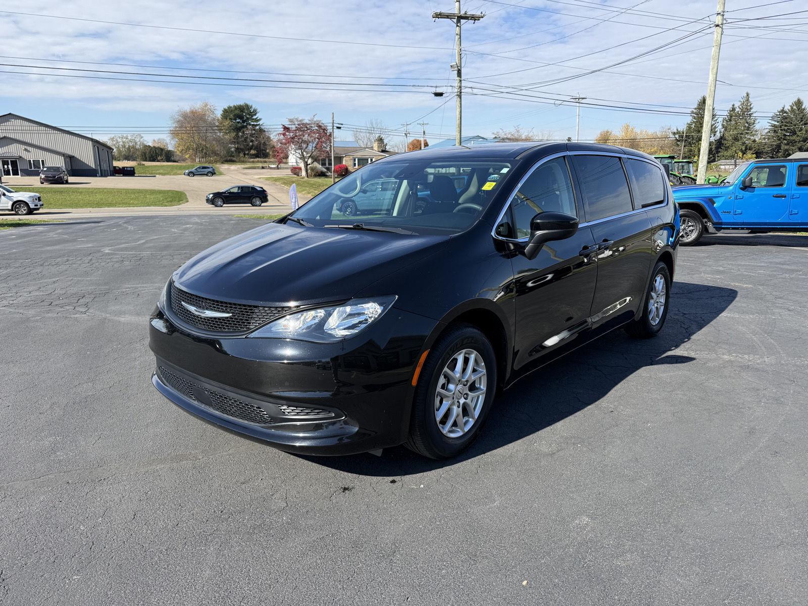 Diamond Black Crystal Pearlcoat 2024 Chrysler Voyager Minivan Front-Wheel Drive 9-Speed Automatic