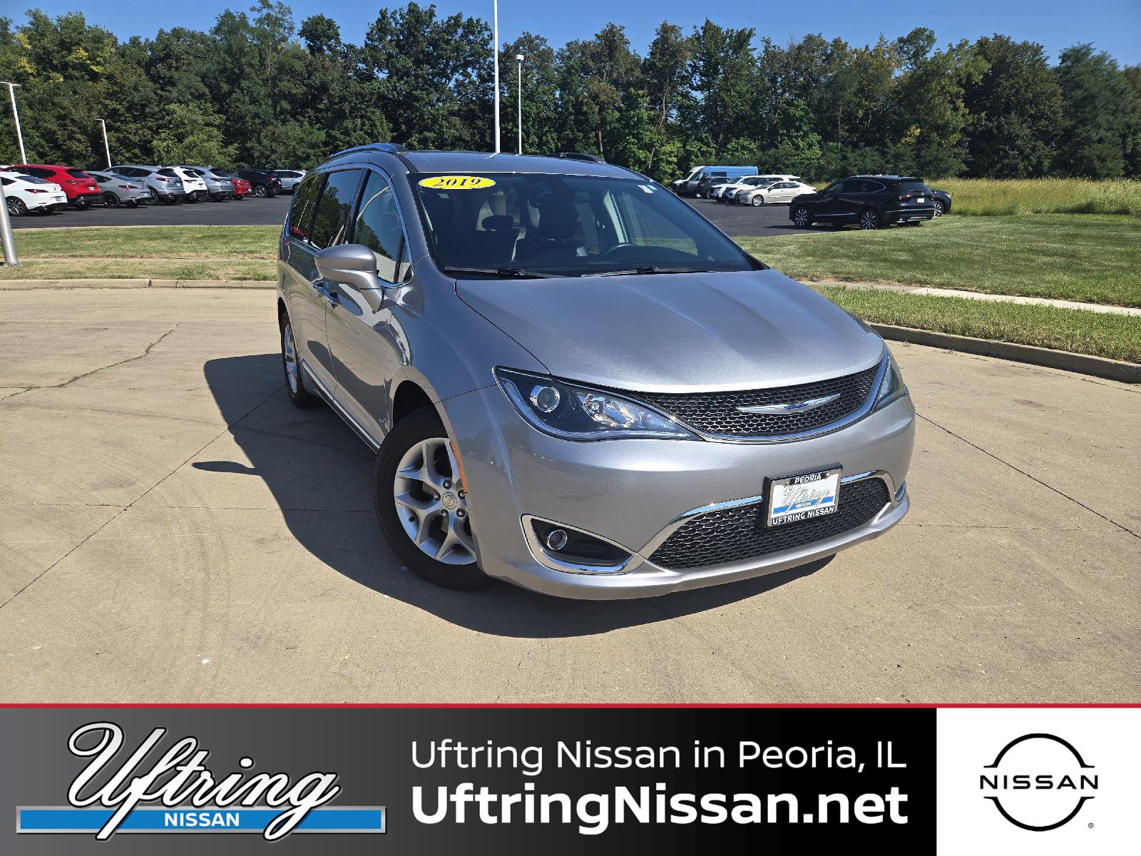 Billet Silver Metallic Clearcoat 2019 Chrysler Pacifica Minivan Front-Wheel Drive 9-Speed Automatic