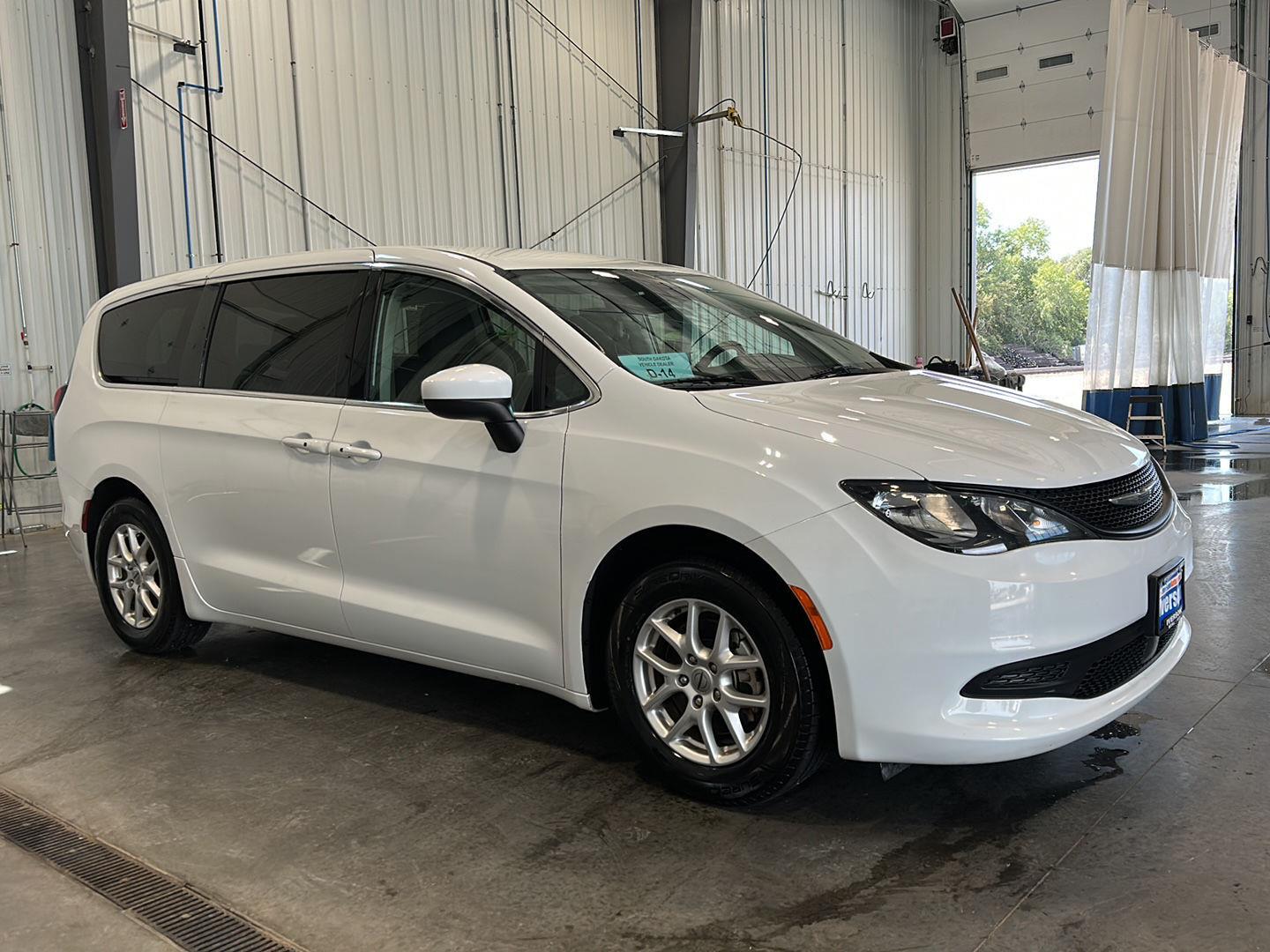 2023 Chrysler Voyager LX FWD