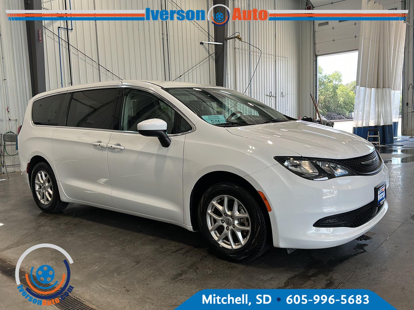 Bright White Clearcoat 2023 Chrysler Voyager Minivan Front-Wheel Drive 9-Speed Automatic