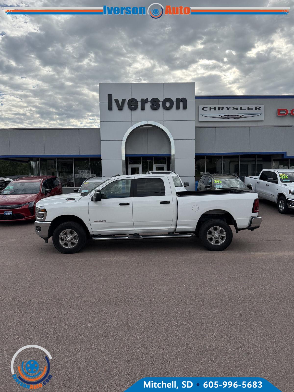 Bright White Clearcoat 2026 RAM 2500 Pickup Truck Four-Wheel Drive 8-Speed Automatic