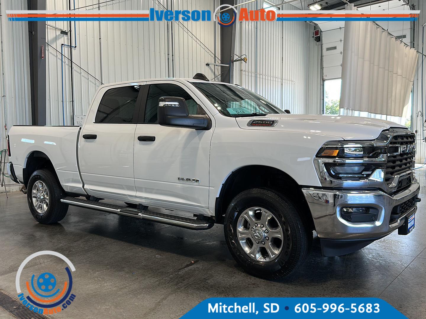 Bright White Clearcoat 2026 RAM 2500 Pickup Truck Four-Wheel Drive 8-Speed Automatic