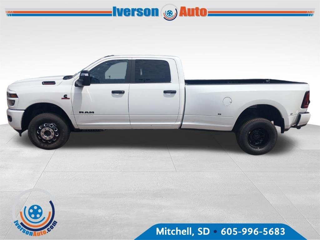 Bright White Clearcoat 2026 RAM 3500 Pickup Truck Four-Wheel Drive 8-Speed Automatic