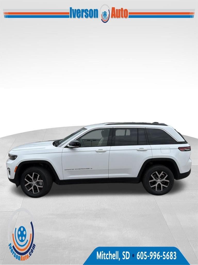 Bright White Clearcoat 2025 Jeep Grand Cherokee SUV / Crossover Four-Wheel Drive 8-Speed Automatic