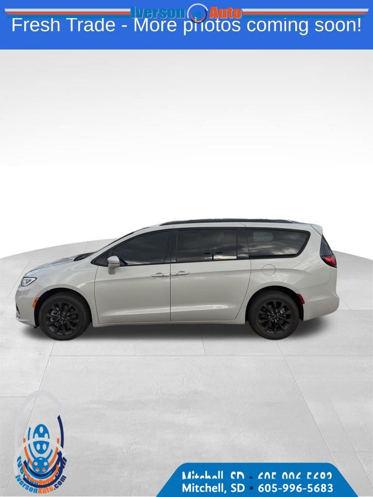 2021 Chrysler Pacifica Touring L AWD   