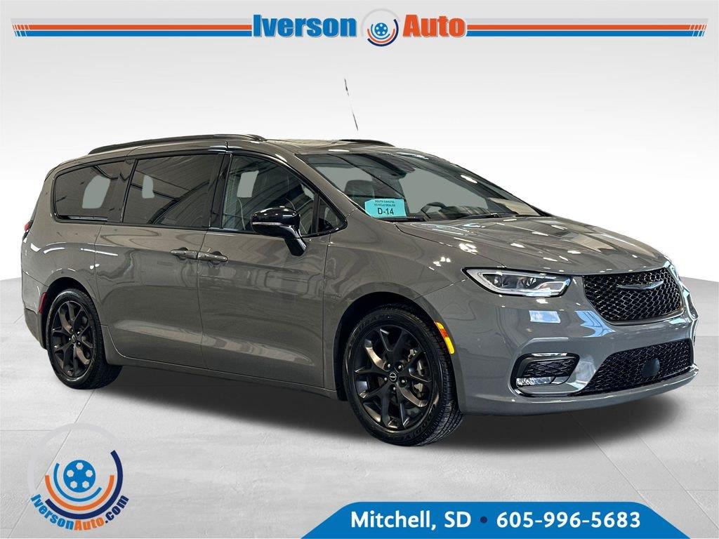 Ceramic Gray Clearcoat 2025 Chrysler Pacifica Minivan Front-Wheel Drive 9-Speed Automatic