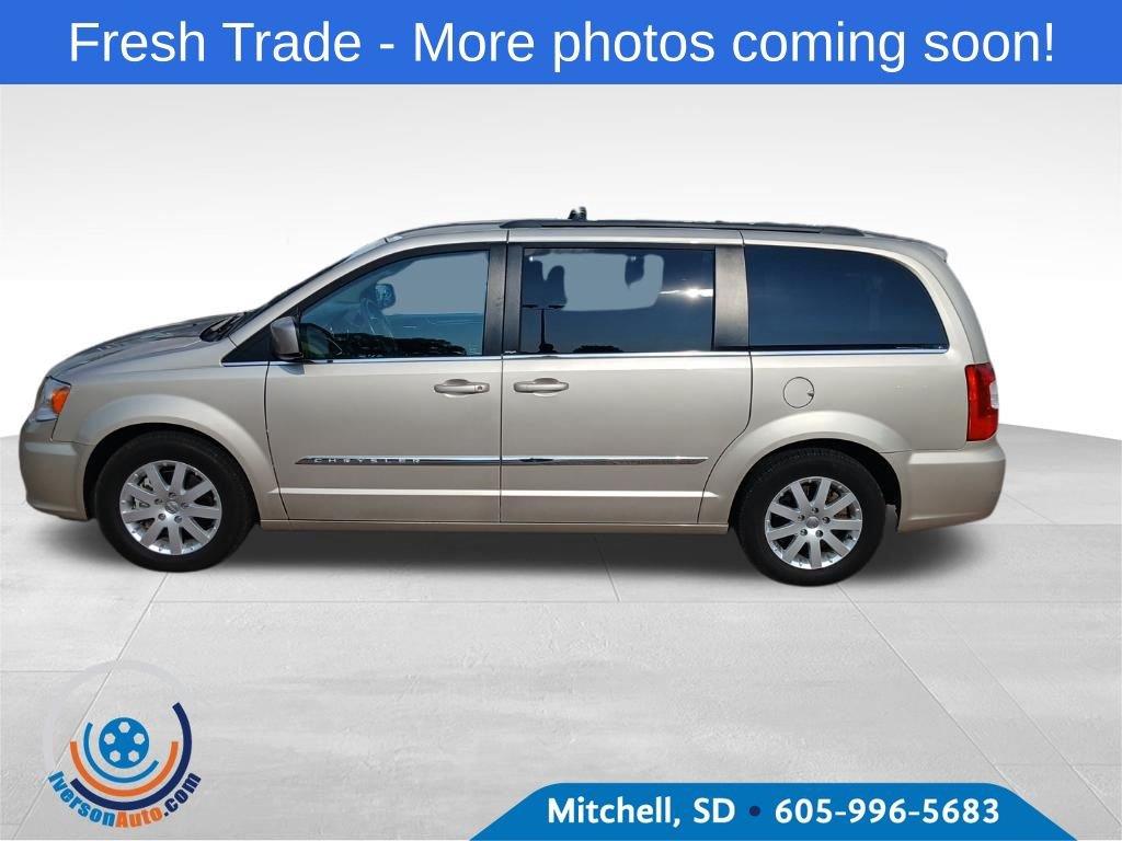 2014 Chrysler Town & Country Touring FWD