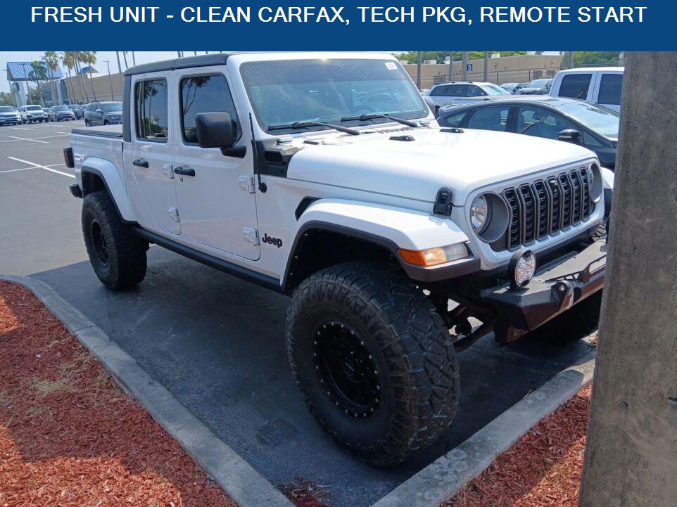 Bright White Clearcoat 2022 Jeep Gladiator Pickup Truck Four-Wheel Drive 8-Speed Automatic