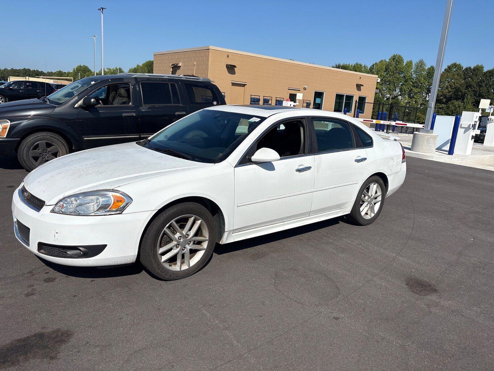 Summit White 2015 Chevrolet Impala Limited Sedan Front-Wheel Drive 6-Speed Automatic Overdrive