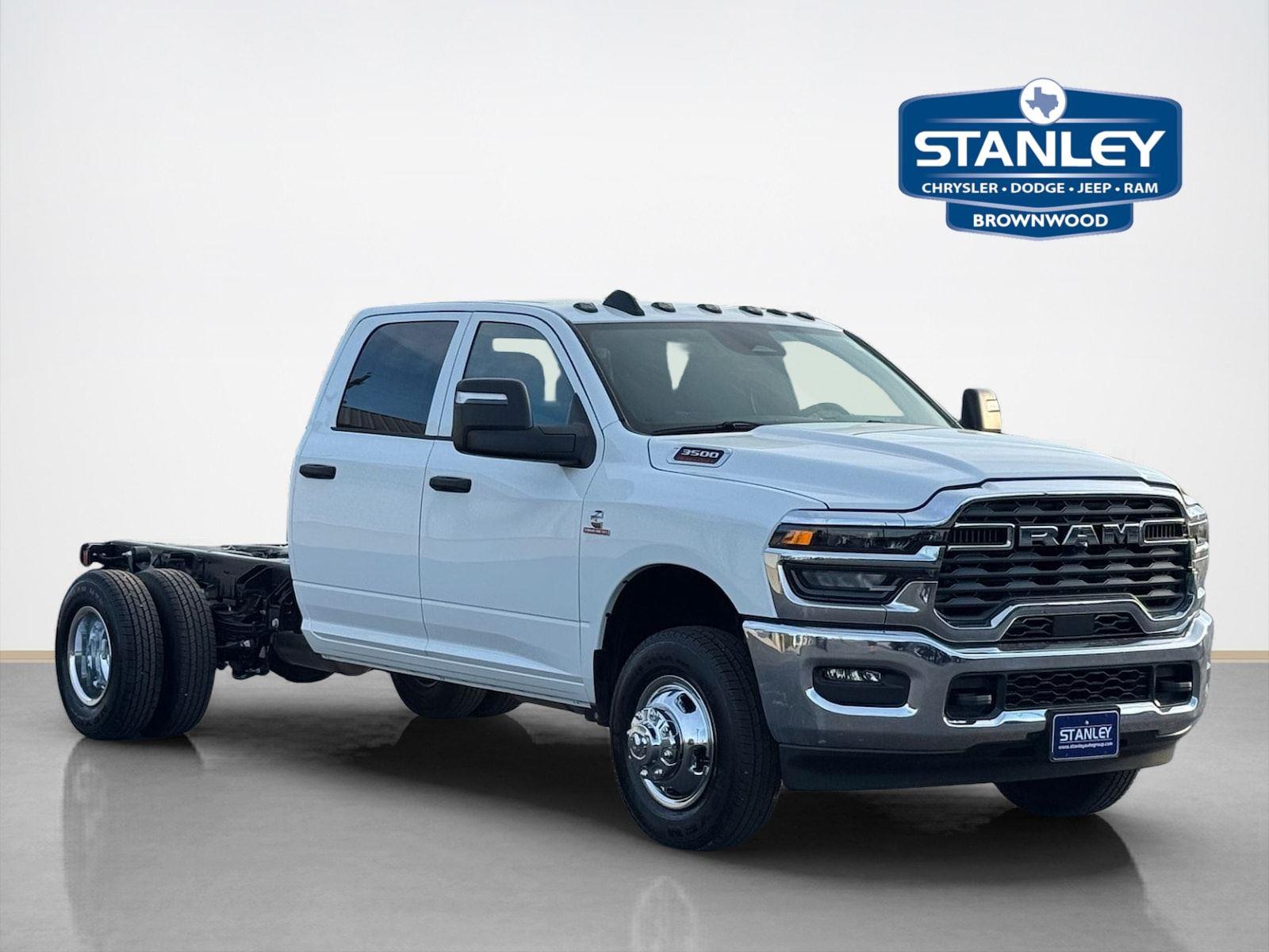 Bright White Clearcoat 2026 RAM 3500 Chassis Tradesman Crew Cab LB DRW 4WD Pickup Truck Four-Wheel Drive 8-Speed Automatic