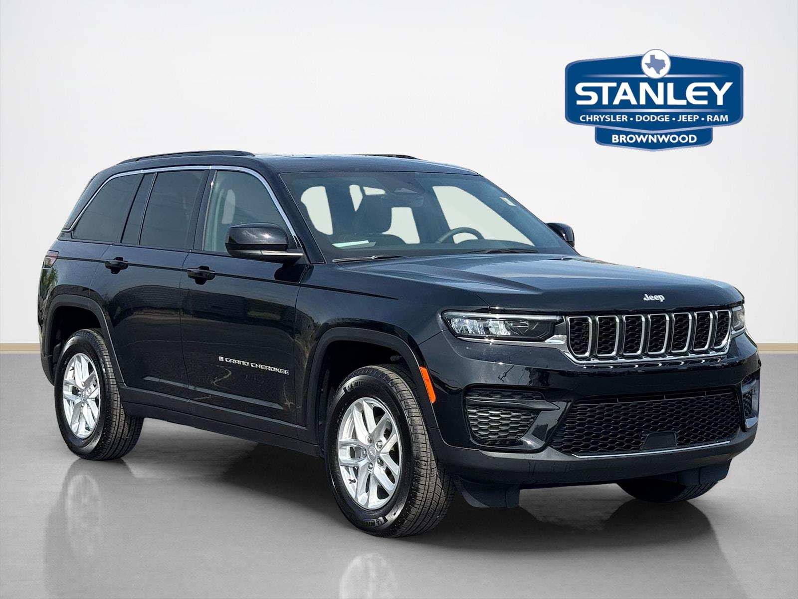 Diamond Black Crystal Pearlcoat 2025 Jeep Grand Cherokee Laredo X RWD SUV / Crossover 4X2 8-Speed Automatic