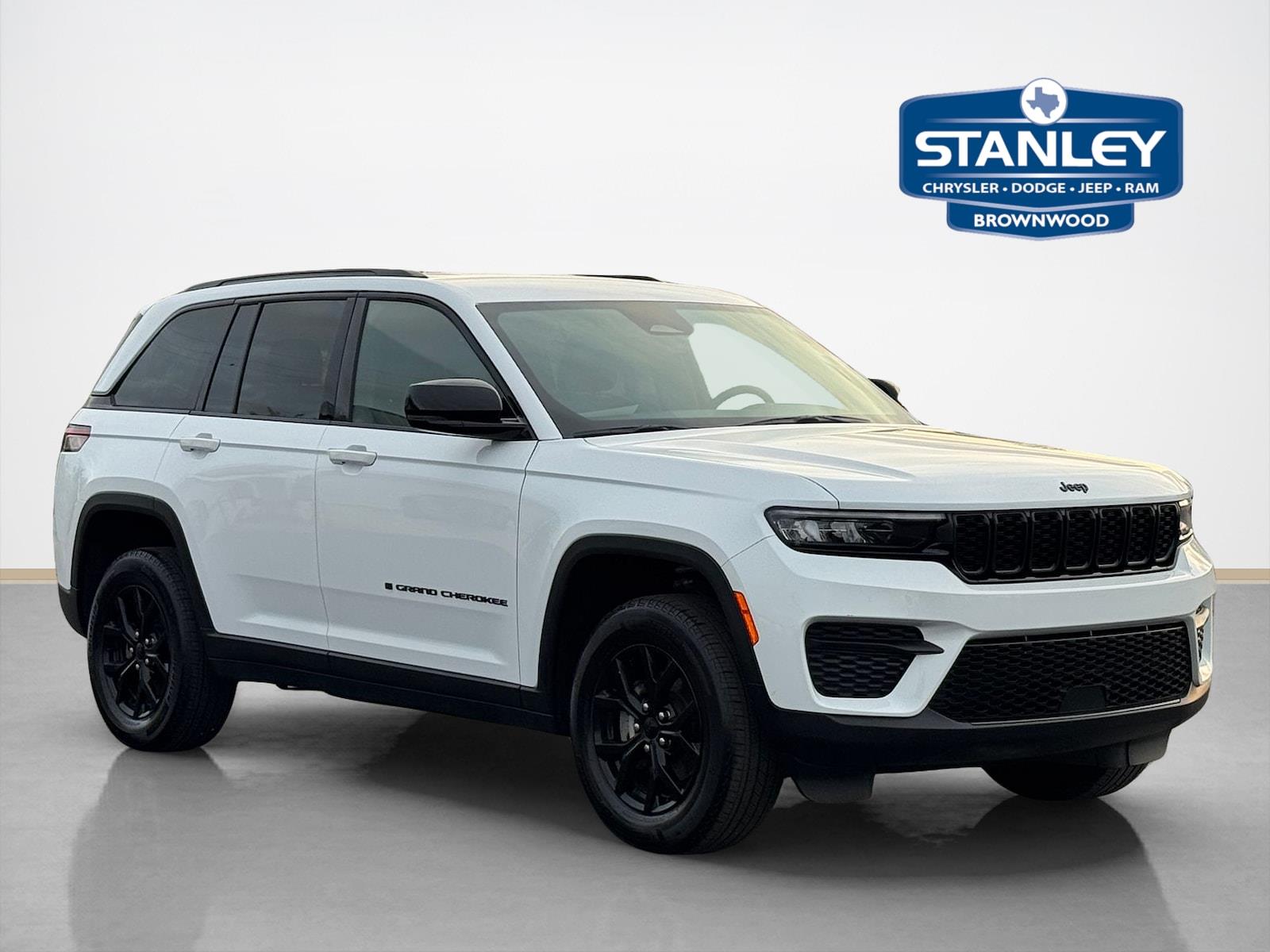 Bright White Clearcoat 2025 Jeep Grand Cherokee Altitude 4WD SUV / Crossover Four-Wheel Drive 8-Speed Automatic