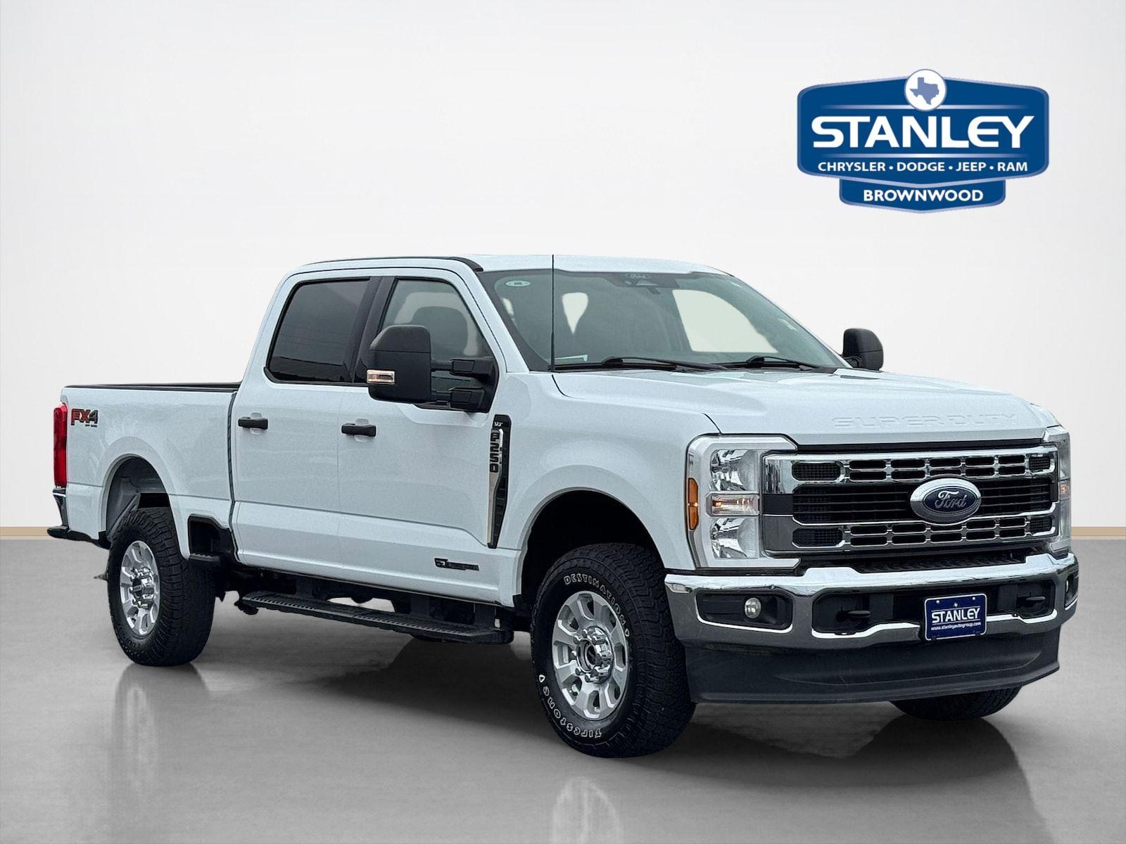 Oxford White 2024 Ford F-250 Super Duty XLT Crew Cab 4WD Pickup Truck Four-Wheel Drive 10-Speed Automatic