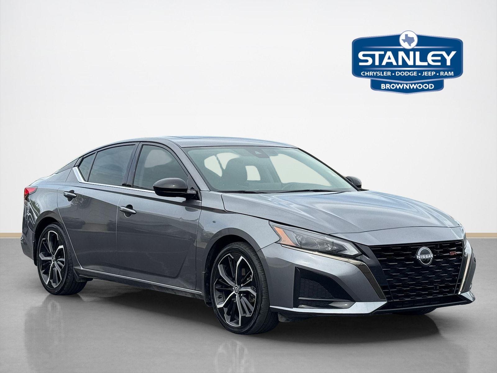 Gray (Gun Metallic) 2023 Nissan Altima 2.5 SR FWD Sedan Front-Wheel Drive Continuously Variable Transmission