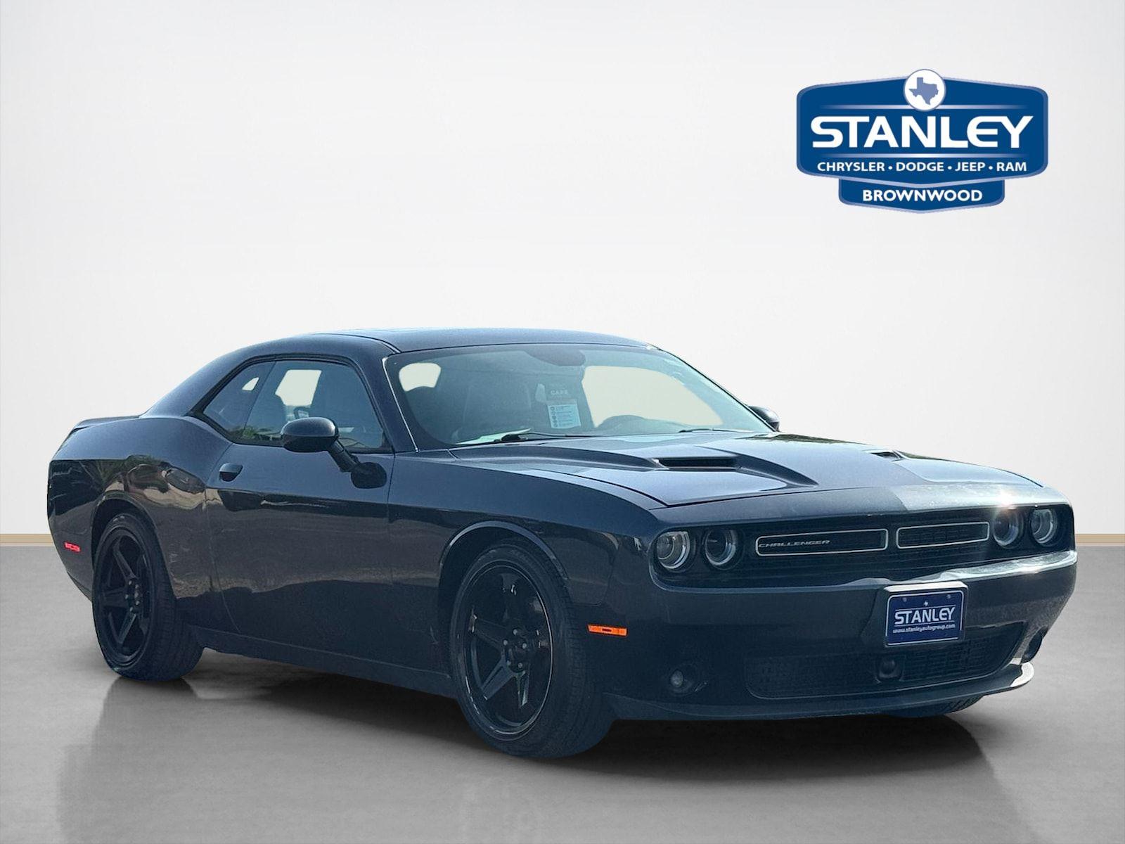 Pitch Black Clearcoat 2016 Dodge Challenger Coupe Rear-Wheel Drive 8-Speed Automatic