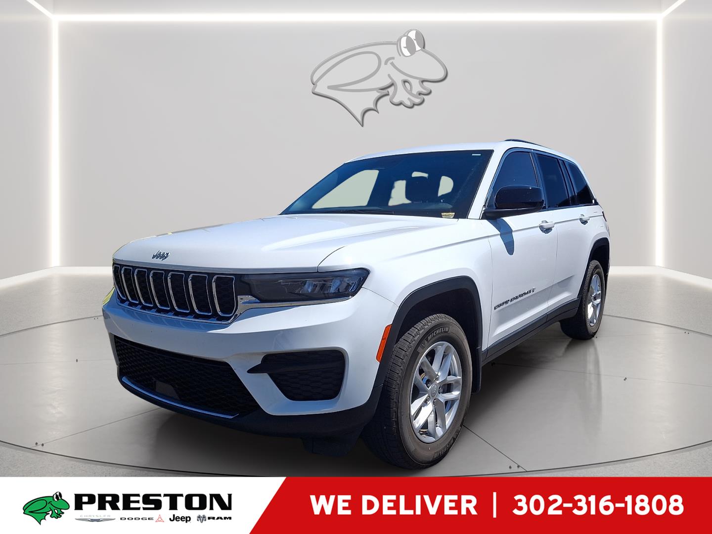 Bright White Clearcoat 2025 Jeep Grand Cherokee Laredo X 4WD SUV / Crossover Four-Wheel Drive 8-Speed Automatic