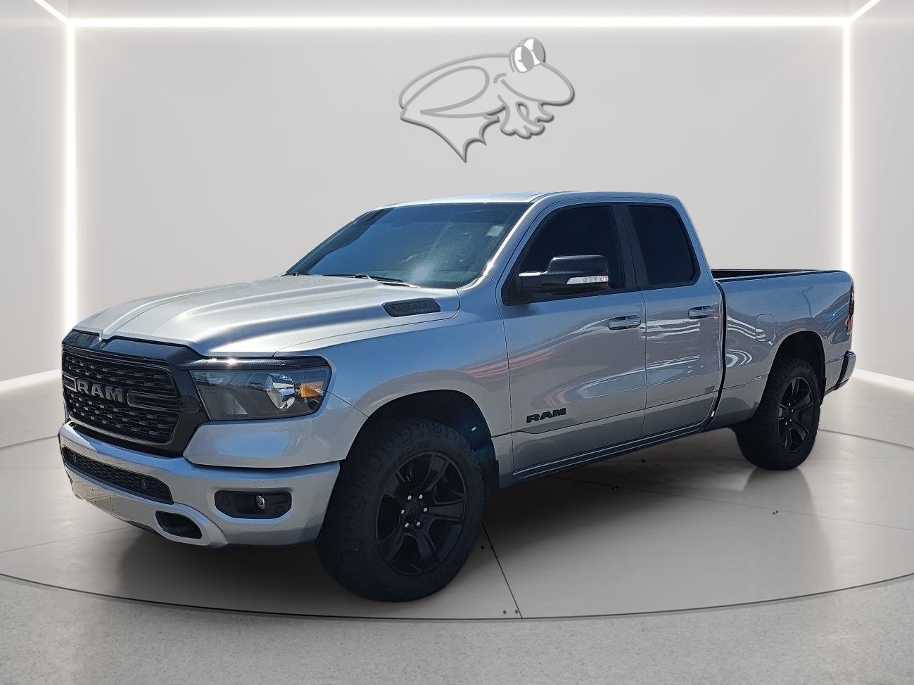 View vehicle photo 3