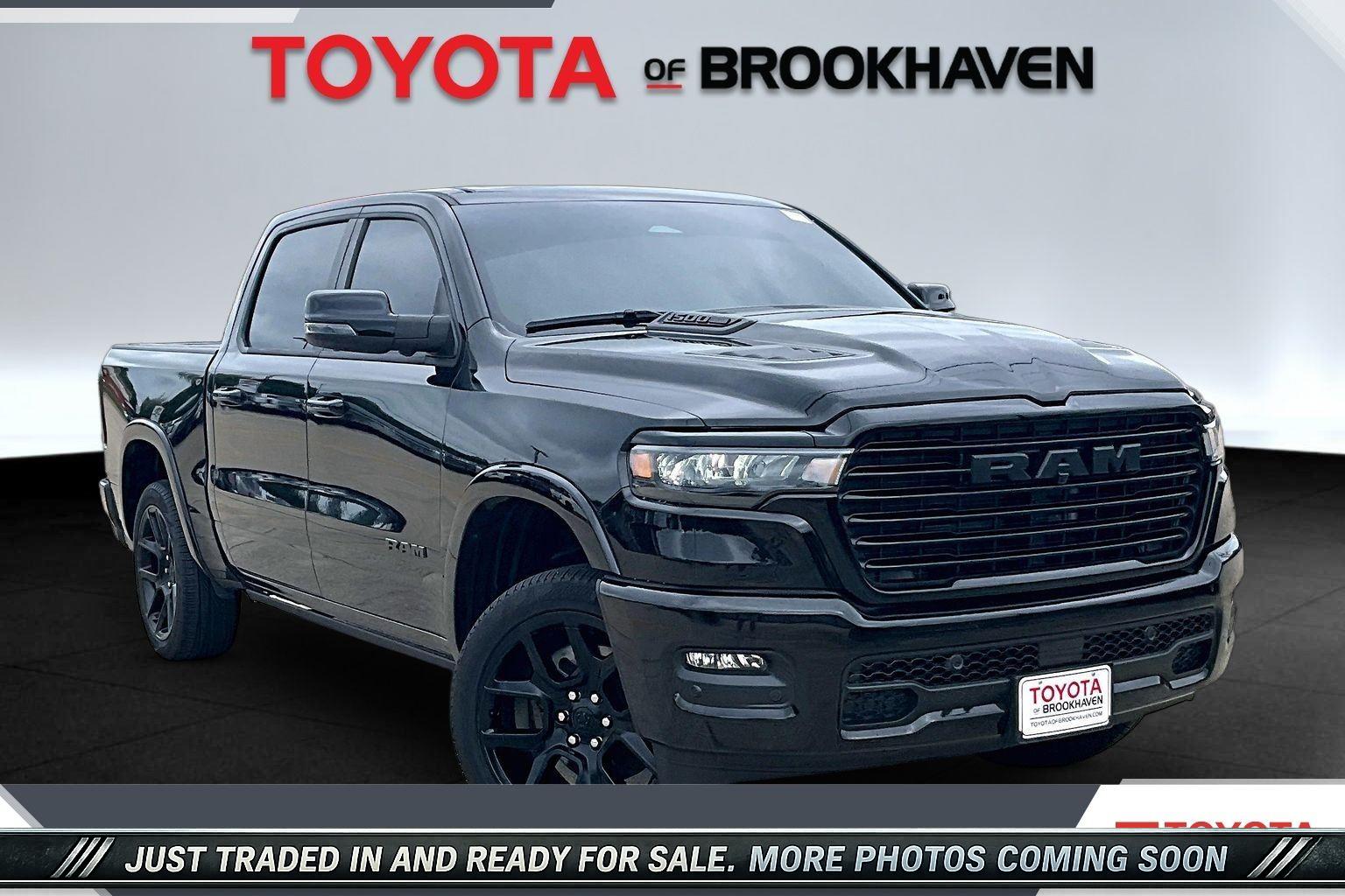 Diamond Black Crystal Pearlcoat 2025 RAM 1500 Laramie Crew Cab 4WD Pickup Truck Four-Wheel Drive 8-Speed Automatic