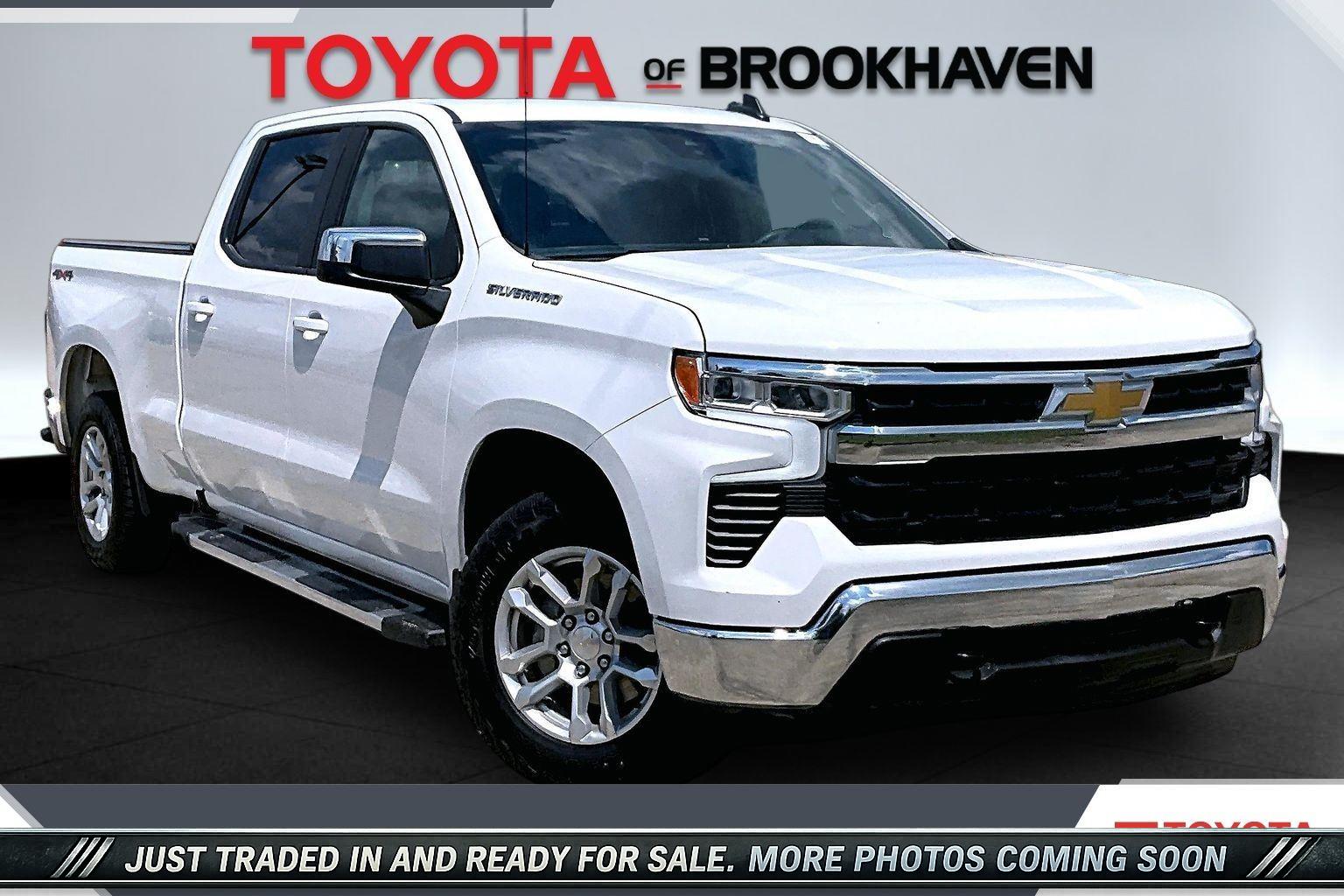 Summit White 2023 Chevrolet Silverado 1500 Pickup Truck Four-Wheel Drive Automatic