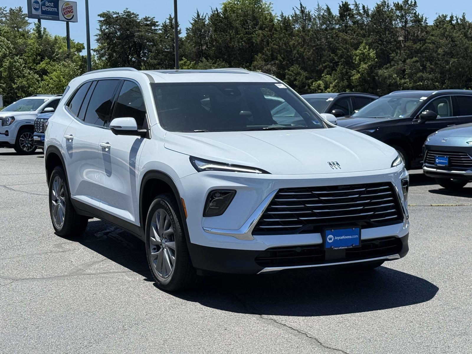 Iridescent White Tricoat Pearl 2026 Buick Enclave SUV / Crossover Four-Wheel Drive 8-Speed Automatic