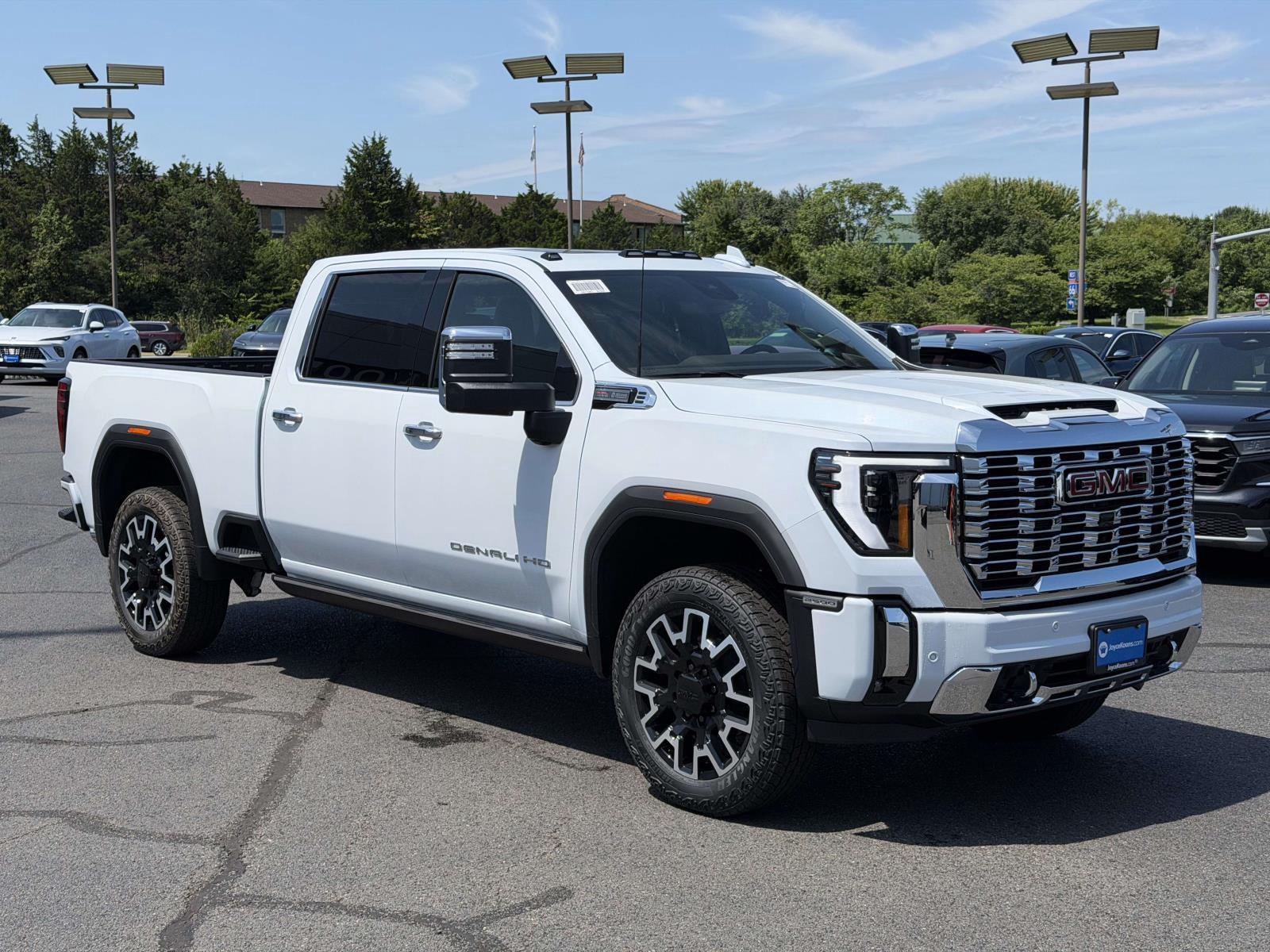 Glacier White Tricoat 2026 GMC Sierra 2500HD Pickup Truck Four-Wheel Drive Automatic