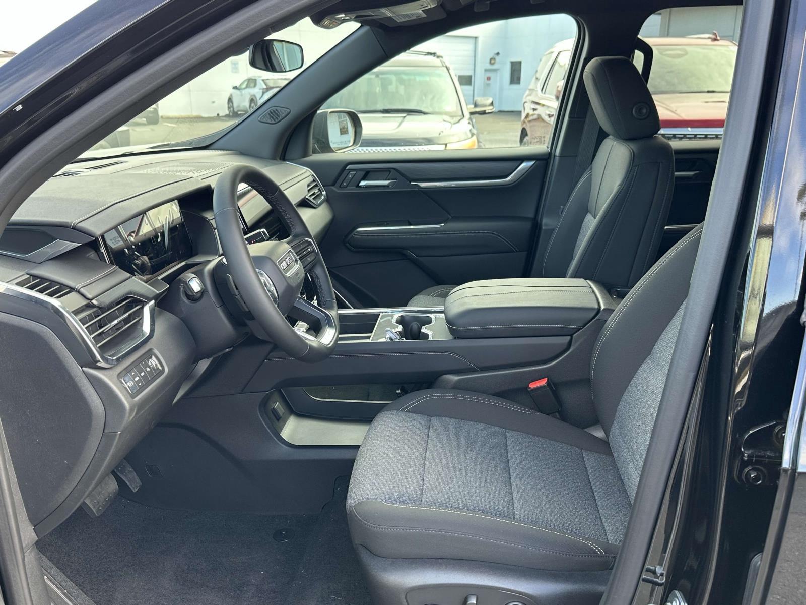 New 2025 GMC Acadia Sedan