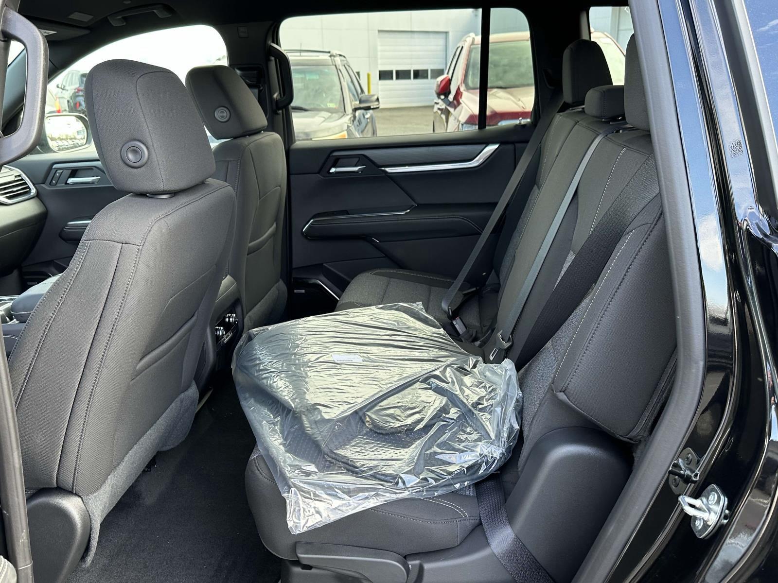 New 2025 GMC Acadia Sedan