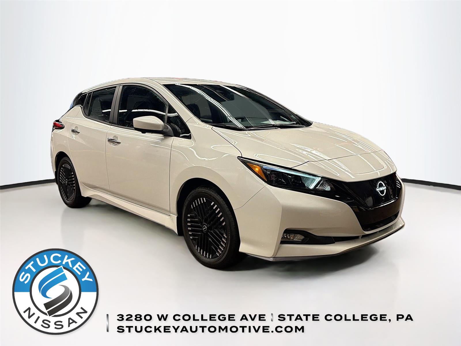 Pearl White Tricoat 2025 Nissan LEAF Hatchback Front-Wheel Drive Automatic