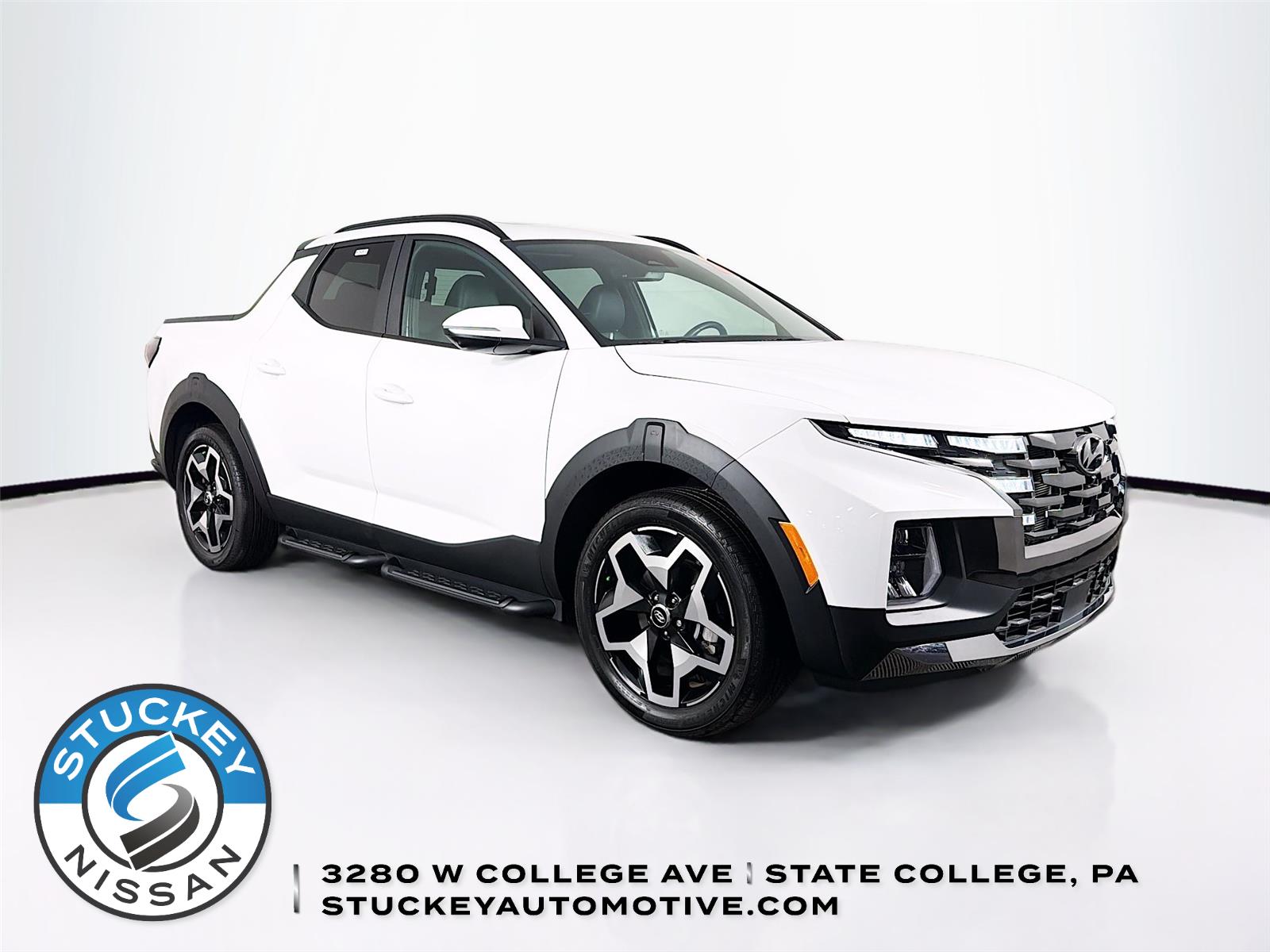 Atlas White 2023 Hyundai Santa Cruz Limited Crew Cab AWD Pickup Truck All-Wheel Drive Automatic