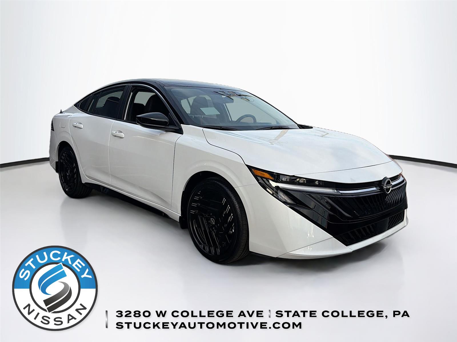 Aspen White Tricoat/Super Black 2026 Nissan Sentra SR FWD Sedan Front-Wheel Drive Continuously Variable Transmission