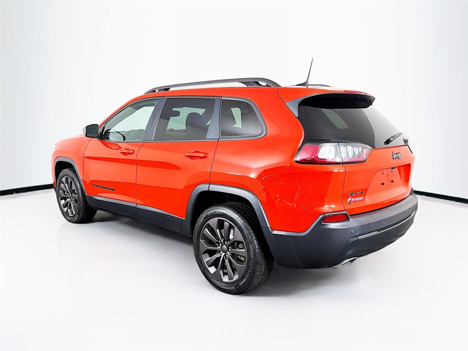 View vehicle photo 5