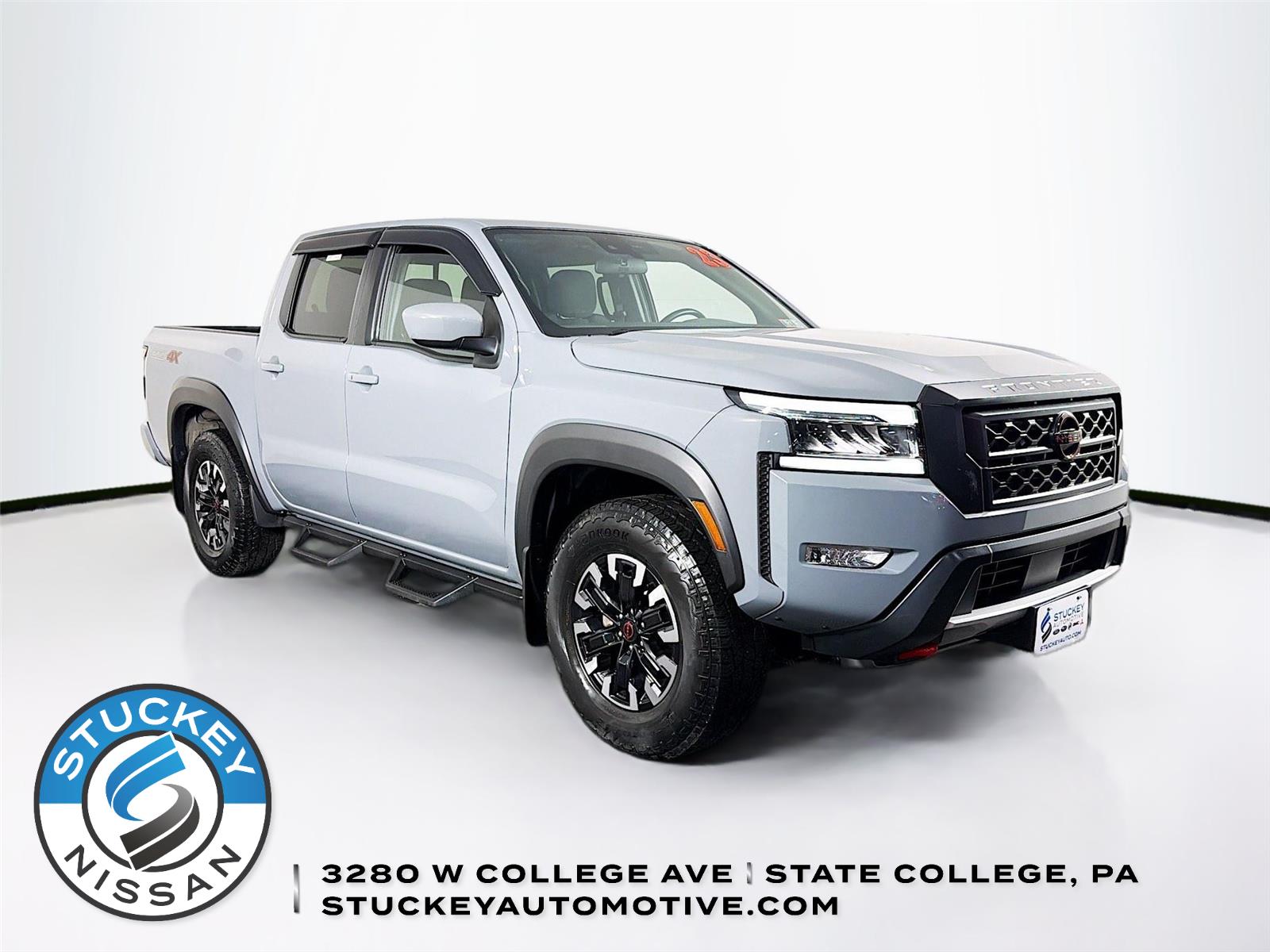 Boulder Gray Pearl 2023 Nissan Frontier PRO-4X Crew Cab 4WD Pickup Truck Four-Wheel Drive Automatic
