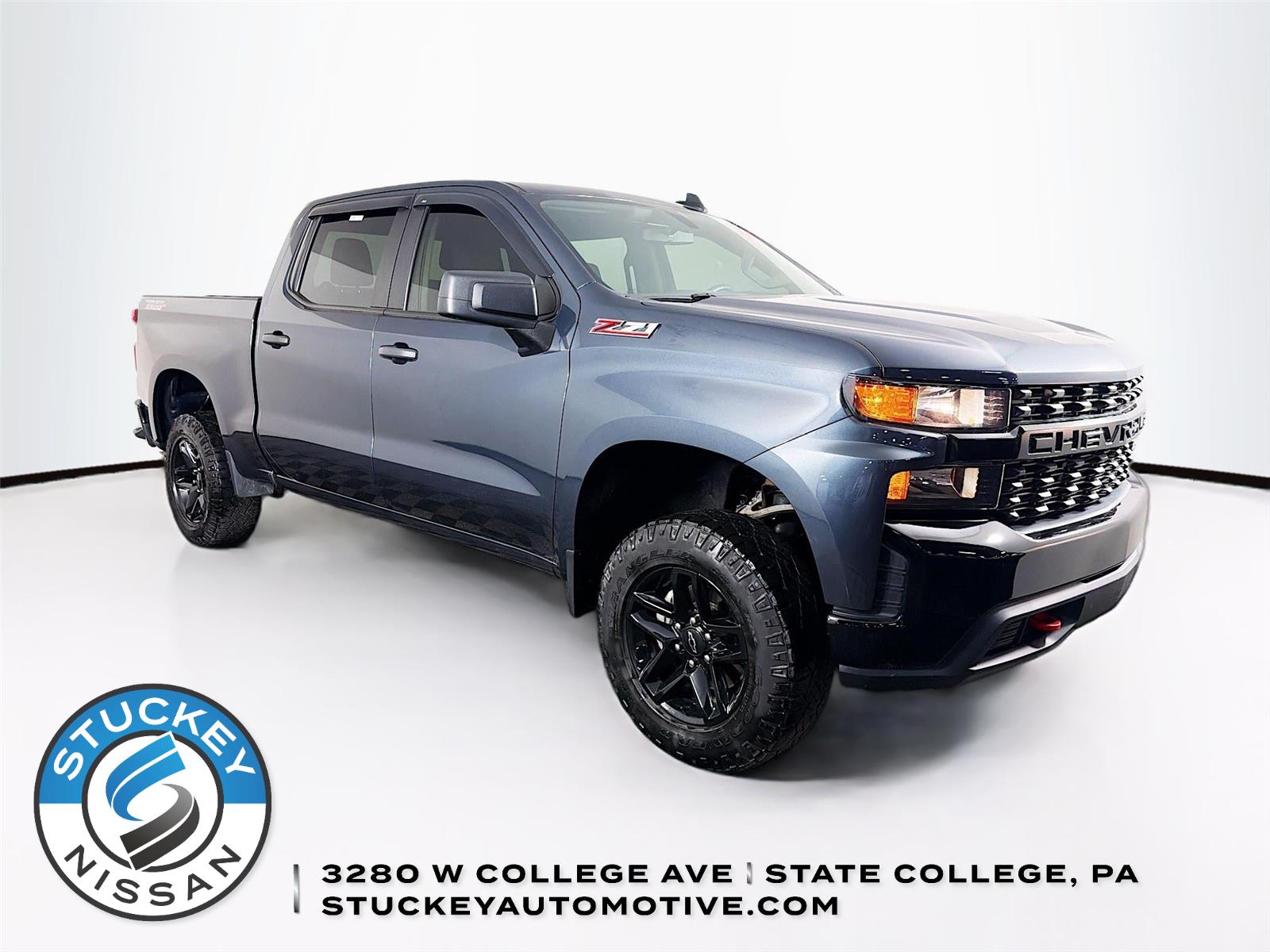 Shadow Gray Metallic 2022 Chevrolet Silverado 1500 Custom Trail Boss Crew Cab 4WD Pickup Truck Four-Wheel Drive 8-Speed Automatic