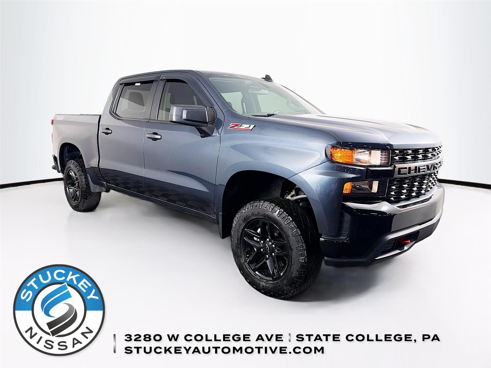 Shadow Gray Metallic 2022 Chevrolet Silverado 1500 Custom Trail Boss Crew Cab 4WD Pickup Truck Four-Wheel Drive 8-Speed Automatic