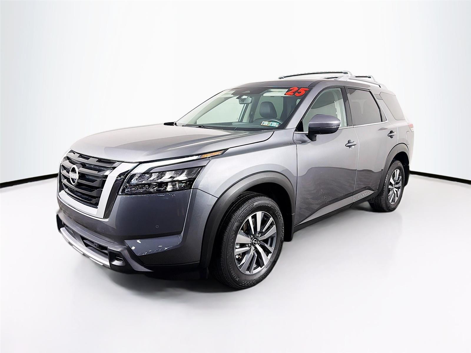 View vehicle photo 3