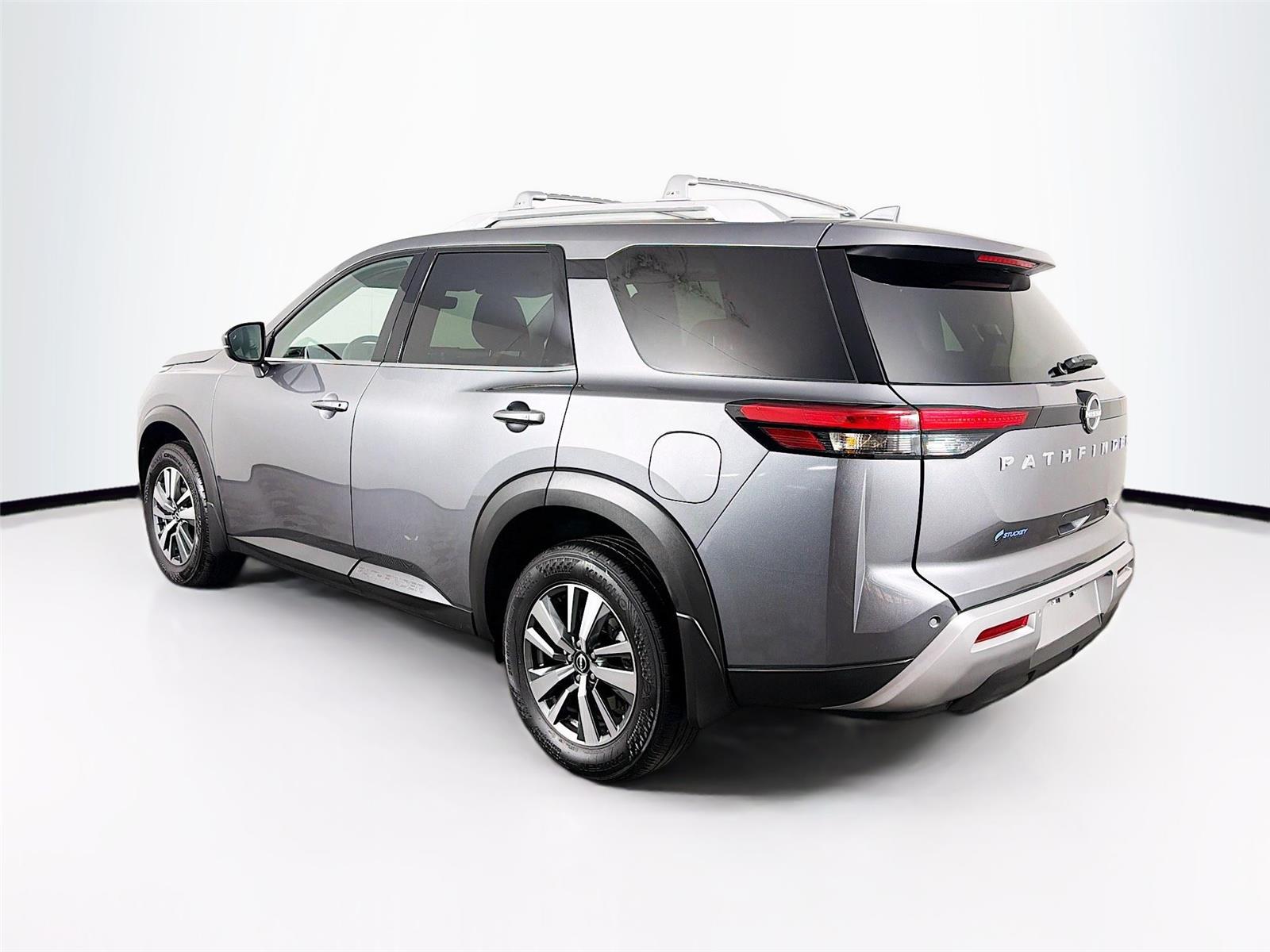 View vehicle photo 5