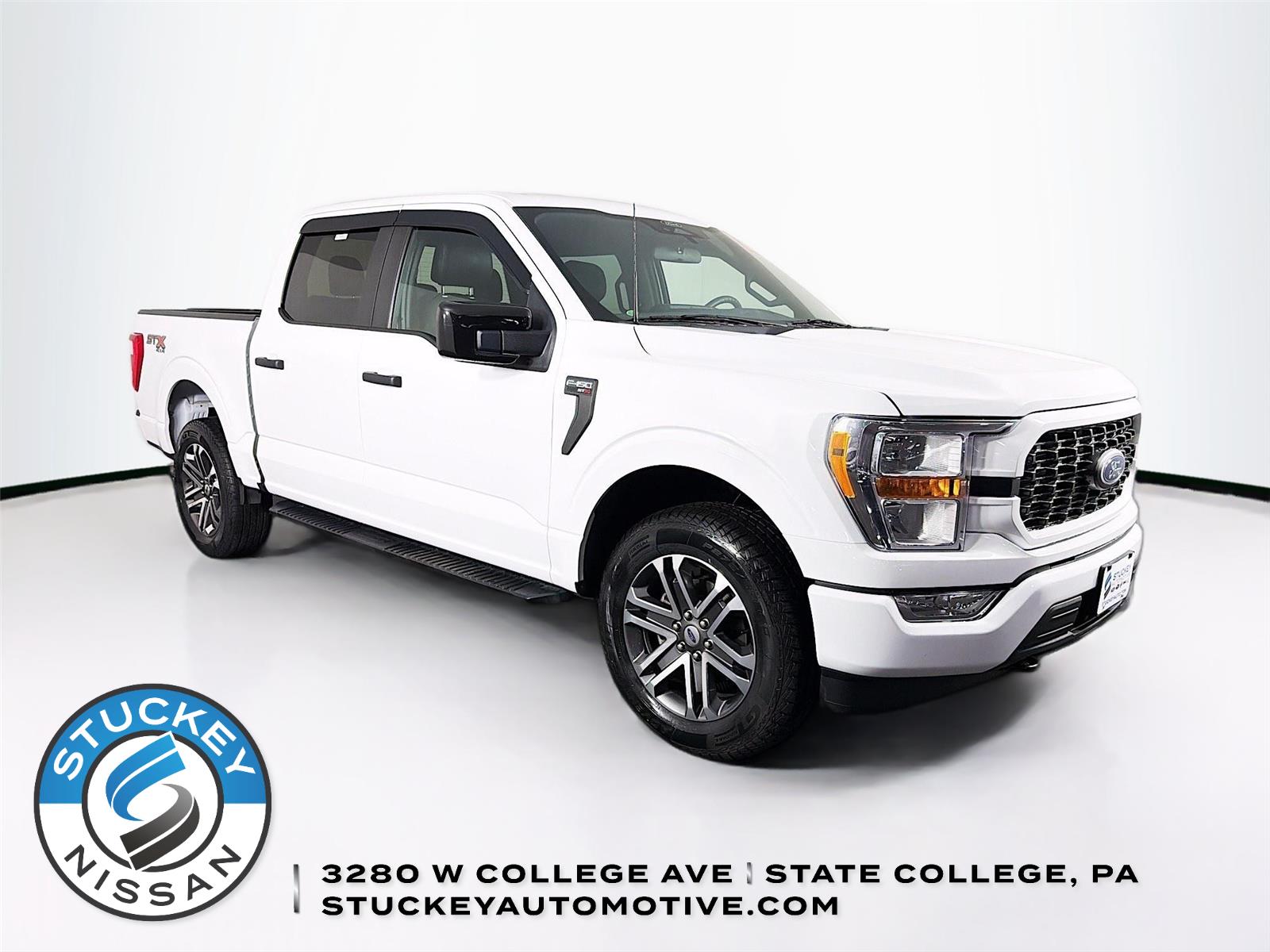 Oxford White 2022 Ford F-150 XL SuperCrew 4WD Pickup Truck Four-Wheel Drive Automatic