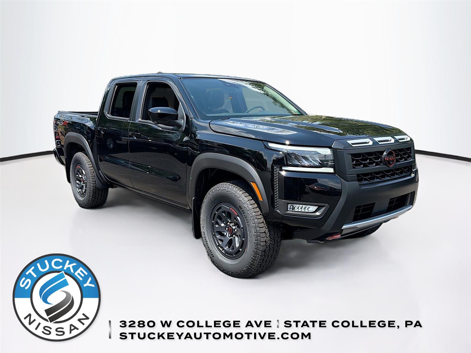 Super Black 2026 Nissan Frontier PRO-4X Crew Cab 4WD Pickup Truck Four-Wheel Drive Automatic