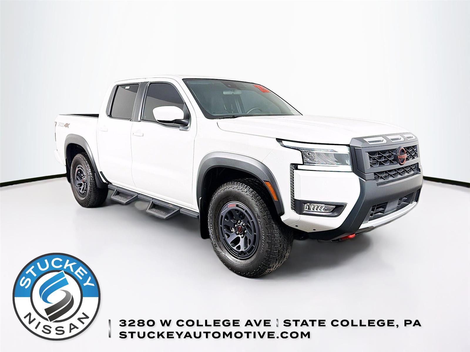 Glacier White 2025 Nissan Frontier PRO-4X Crew Cab 4WD Pickup Truck Four-Wheel Drive Automatic