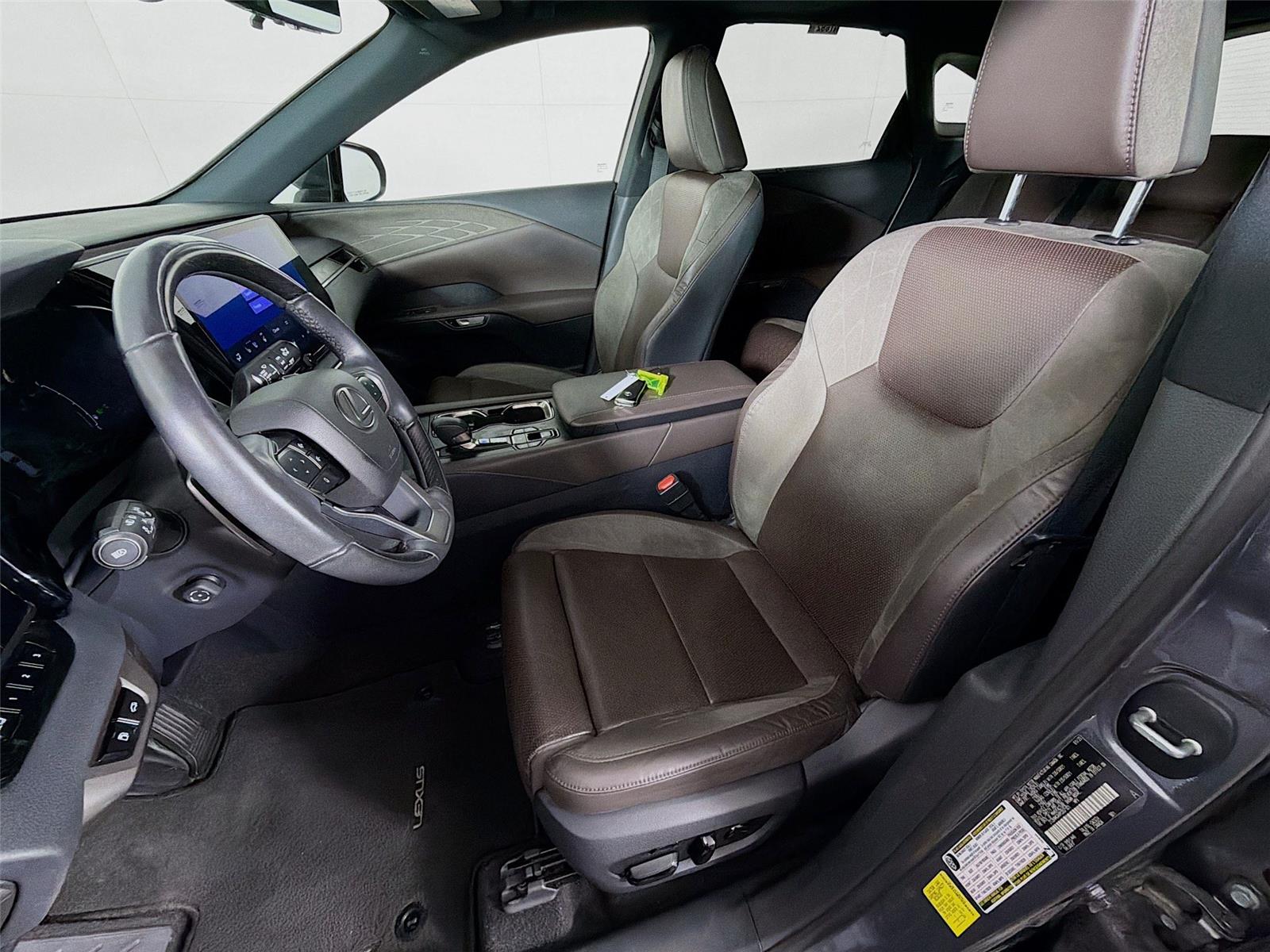View vehicle photo 2