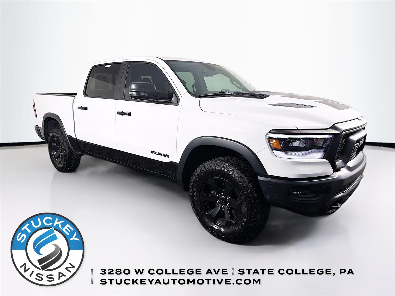 Bright White Clearcoat 2024 RAM 1500 Pickup Truck Four-Wheel Drive 8-Speed Automatic