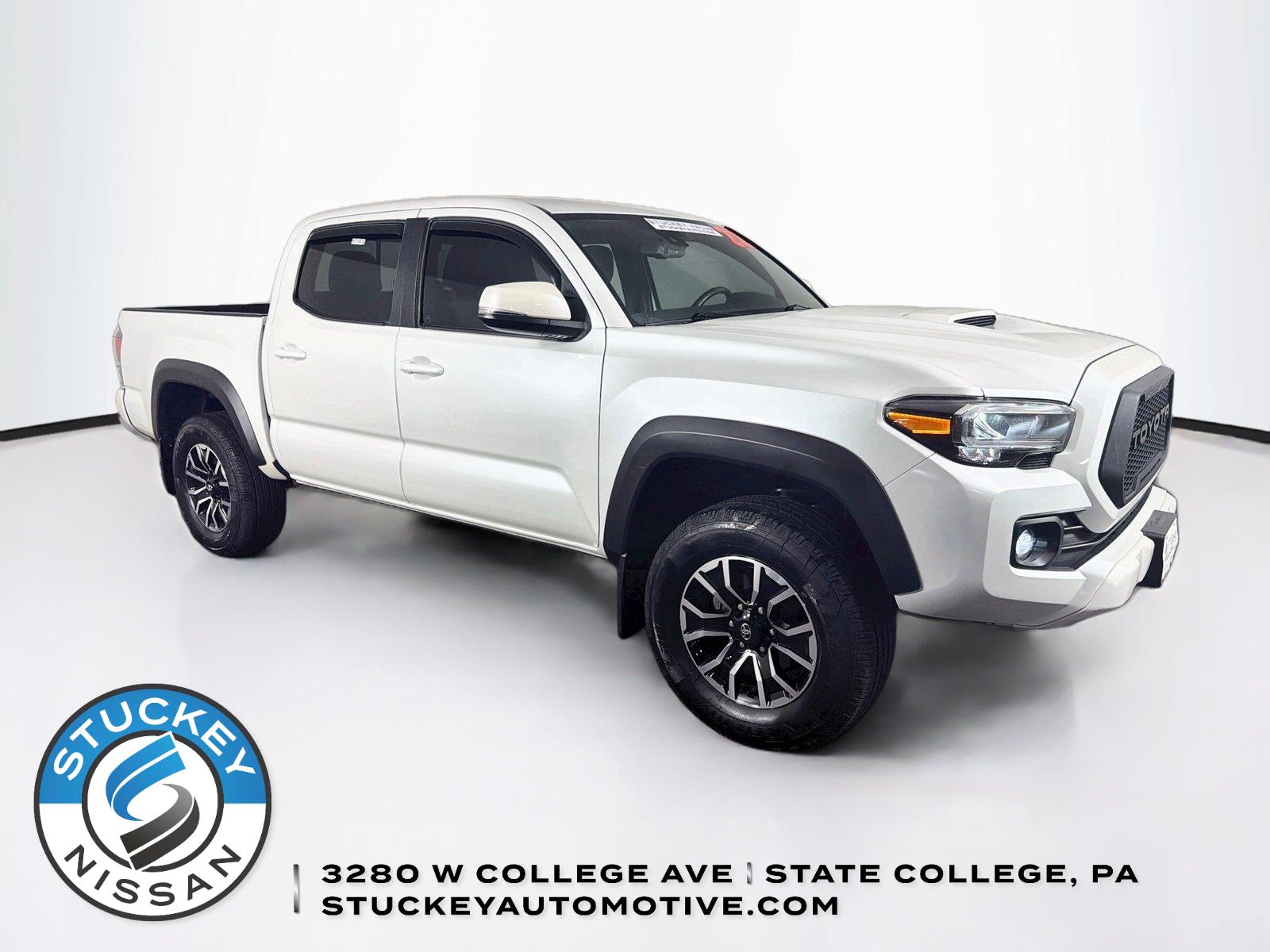 White (Wind Chill Pearl) 2022 Toyota Tacoma Pickup Truck Four-Wheel Drive Manual